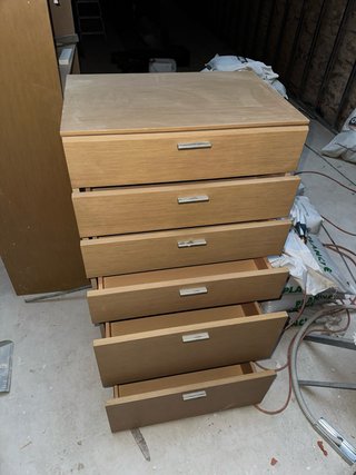 Cómoda de madera para habitación o despacho