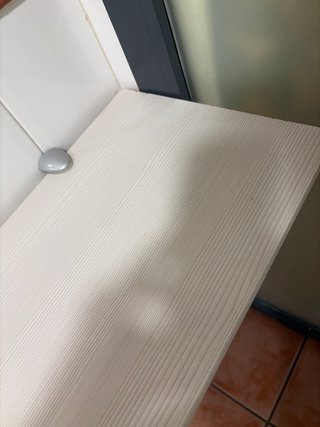Estante blanco veteado madera