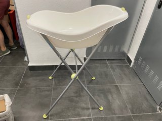 Bañera bebé alta blanca con soporte