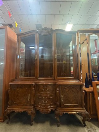 VITRINA CLÁSICA MADERA