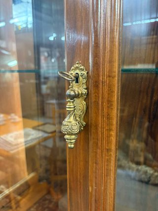 VITRINA CLÁSICA MADERA