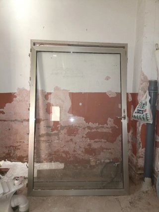 Puerta aluminio y cristal