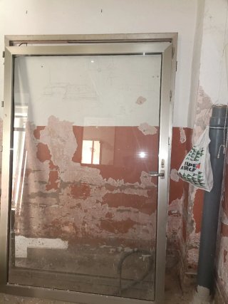 Puerta aluminio y cristal