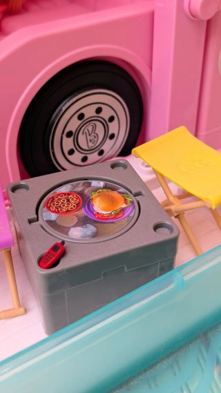 Caravana Barbie Completa con 2 Barbies y 1 Ken