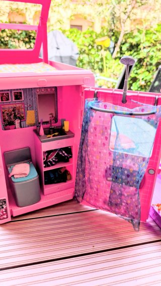 Caravana Barbie Completa con 2 Barbies y 1 Ken