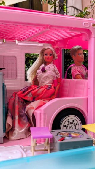 Caravana Barbie Completa con 2 Barbies y 1 Ken
