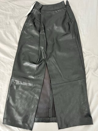 Falda midi Zara negra
