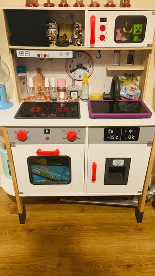 Cocina de madera de juguete