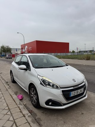 Peugeot 208 2016