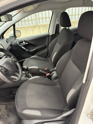 Peugeot 208 2016