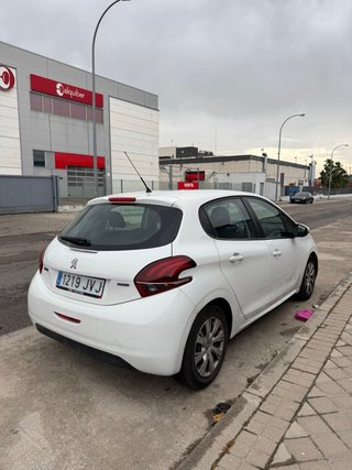 Peugeot 208 2016