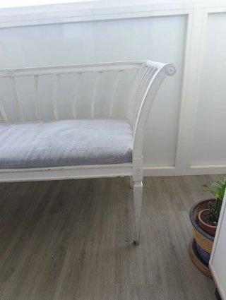 Banco de madera antiguo blanco