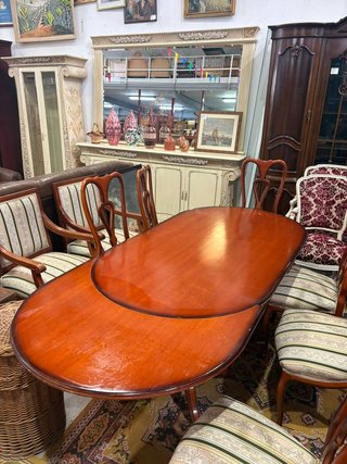 MESA DE COMEDOR Y 8 SILLAS