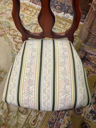 MESA DE COMEDOR Y 8 SILLAS