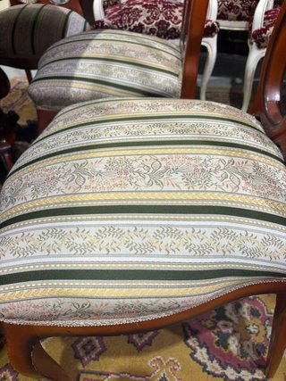 MESA DE COMEDOR Y 8 SILLAS