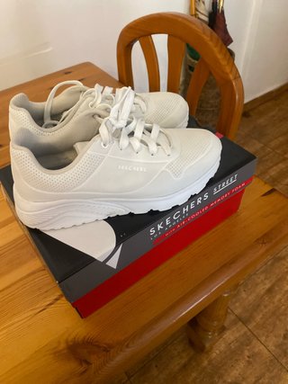 Zapatillas Skechers Blancas tienen dos usos solo