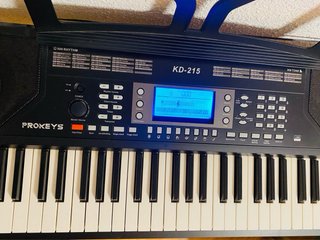 ProKeys KD-215 Teclado 61 Teclas Sensitivas + Atri