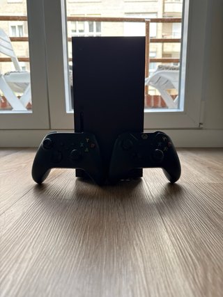 Xbox Series X 1TB + 2 Mandos