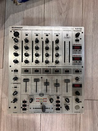 Mesa de mezclas DJ Behringer DJX700