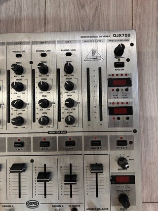 Mesa de mezclas DJ Behringer DJX700