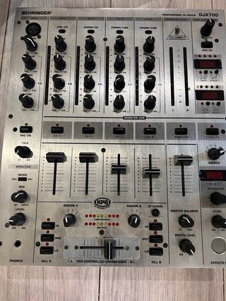 Mesa de mezclas DJ Behringer DJX700