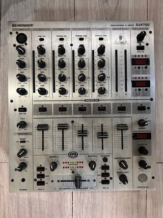 Mesa de mezclas DJ Behringer DJX700