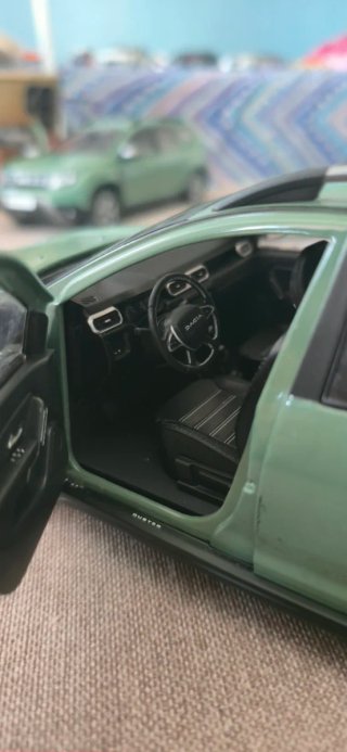 Dacia Duster 1/18