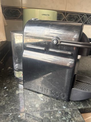 Cafetera Nespresso Negra