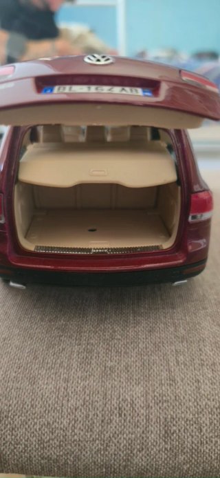 Volkswagen Touareg 1:18