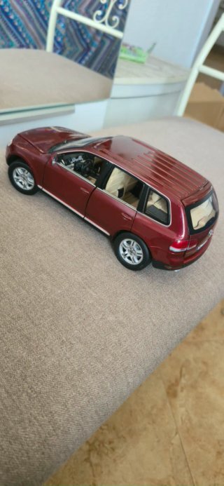 Volkswagen Touareg 1:18
