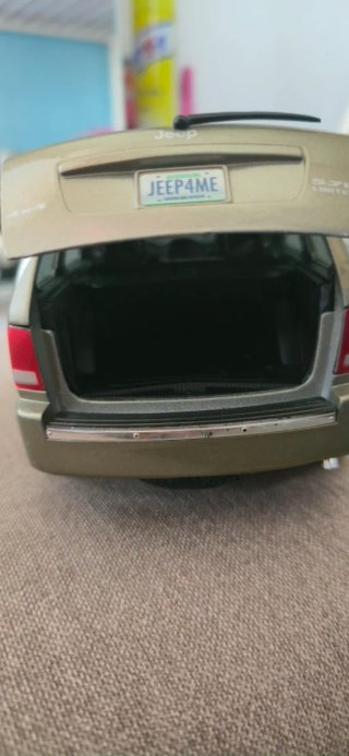 Jeep Cherokee 1/18