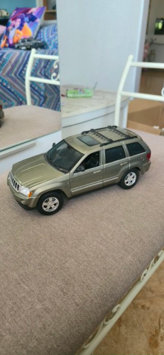 Jeep Cherokee 1/18