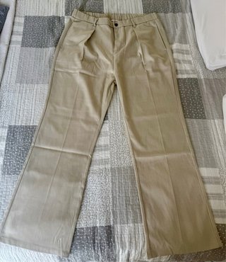 Pantalones de hombre ligeramente acampanados