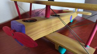 Lámpara infantil avión madera