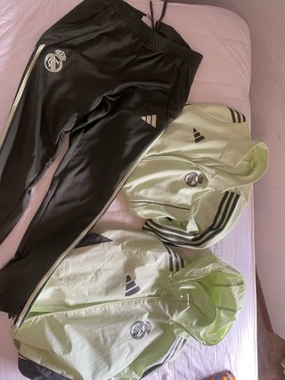 Conjunto Real Madrid: Chándal y Chubasquero