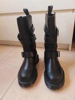 Botas Dr. Martens Negras con Hebillas