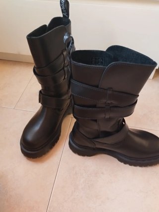 Botas Dr. Martens Negras con Hebillas