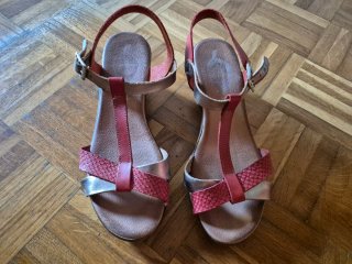 Sandalias de cuña mujer piel rojo y dorado