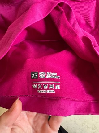 Top deportivo rosa