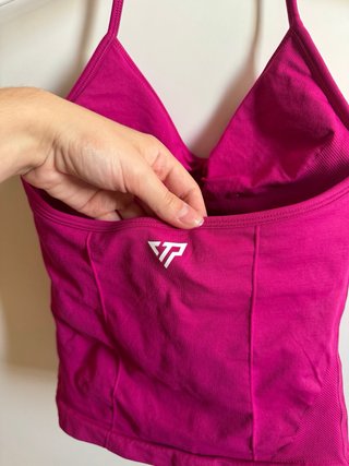 Top deportivo rosa