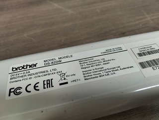 Escáner Brother DS820DW - Portátil