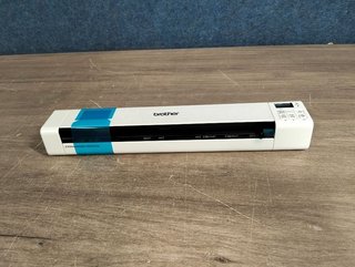 Escáner Brother DS820DW - Portátil
