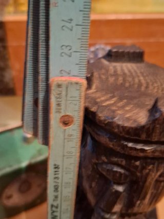 Figura de madera tallada - Reina