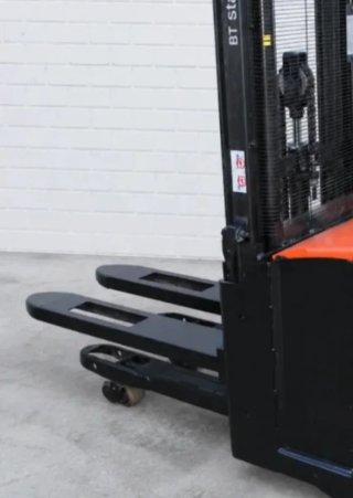 Apilador Eléctrico BT con Elevación Libre