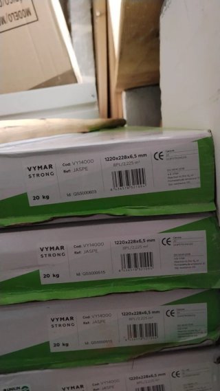 Suelo PVC imitación madera gris