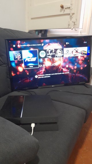 PlayStation 4 Nera