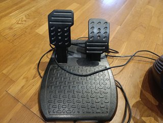 Volante Thrustmaster T150 con Pedales