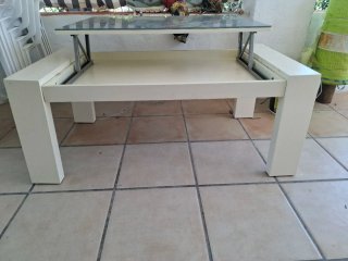 Mesa auxiliar cristal y madera.