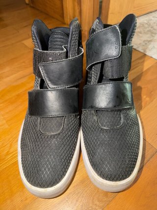 Zapatillas Negras hombre son un 42 mujer 38 las ot
