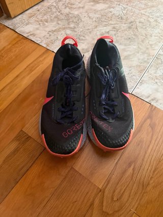 Zapatillas Negras hombre son un 42 mujer 38 las ot